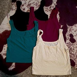 Set of 4 crop tank tops